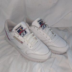 Reebok Classic Leather World Flag Low Top Sneaker